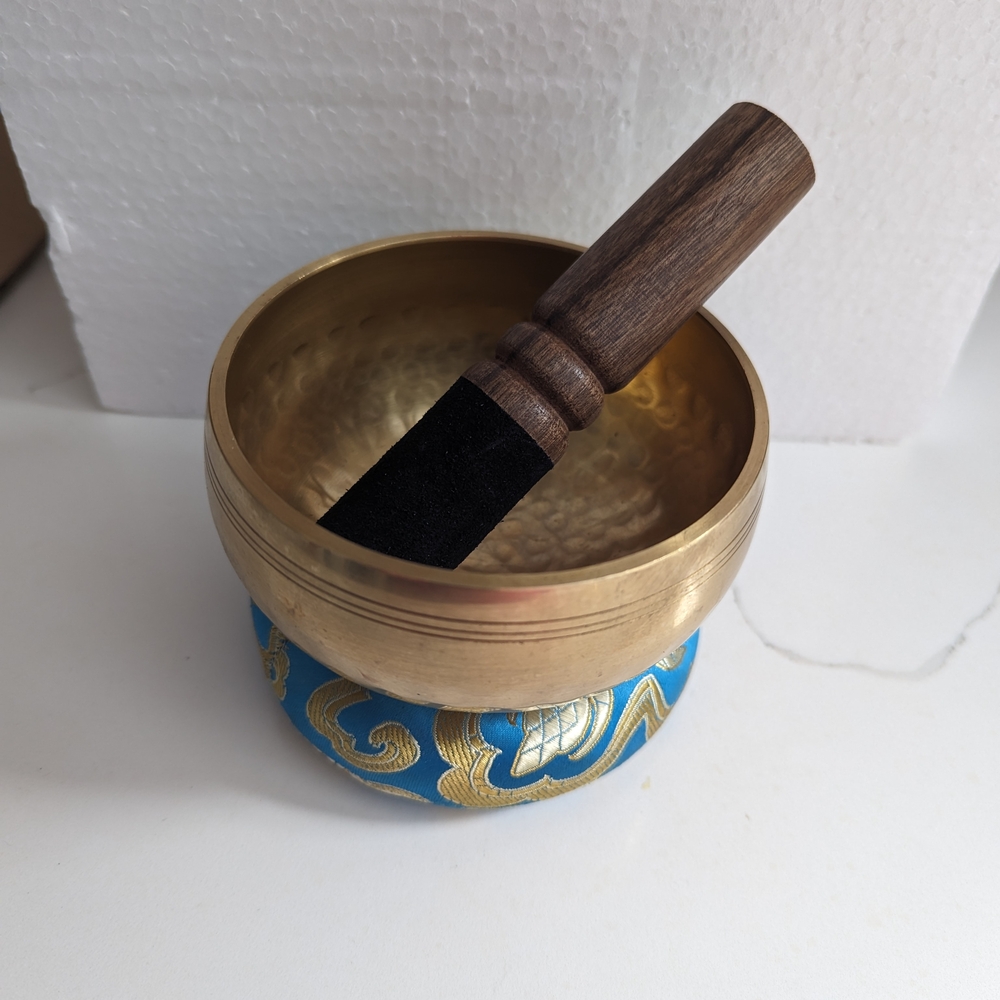 Tibetan Singing Bowl 3 Pc Brand New Set In Blue.